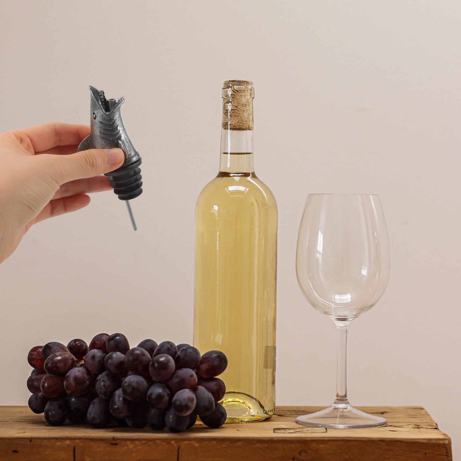 Liquor Bottle Pourer Shark Win - Speed Pourer Cap のレビューと価格